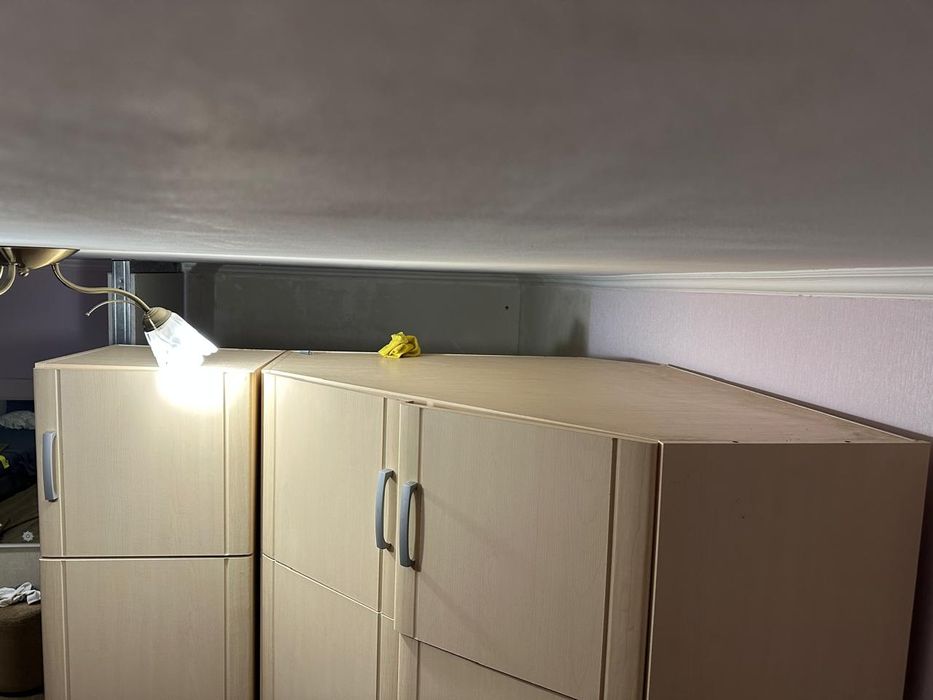 Угловой шкаф в месте с пиналом