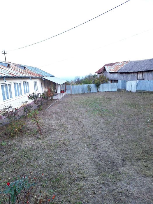 CASĂ DIN CĂRĂMIDĂ 114 MP +teren 5823 mp, Faraoanele, com.Vârteșcoiu,Vrancea, str. G.Prodan. acces direct din strada principală, nr.12,  cu utilități.
