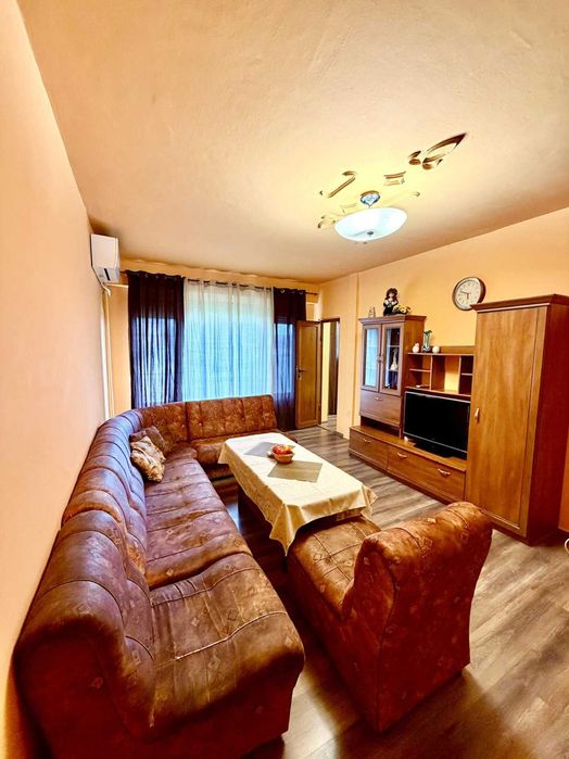 Тристаен Апартамент в Изгрев