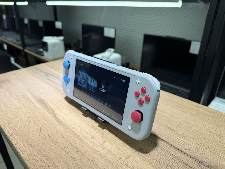 Приставка Nintendo Switch Lite, прошитая, с чехлом, 2117/А10