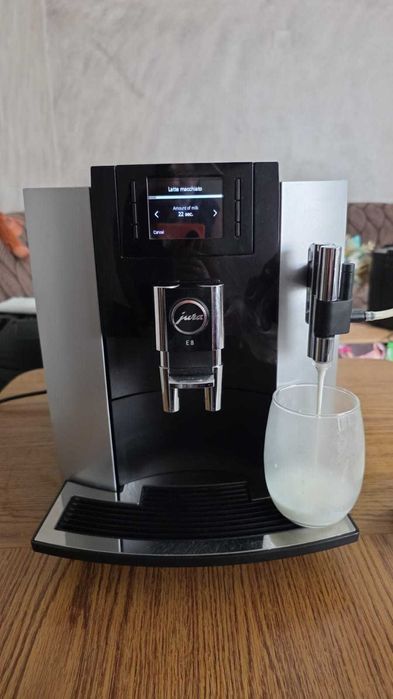 Esspresor automat cafea Professional Jura E8, Elvetia, expresor