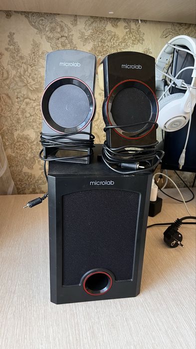 Продам колонки Microlab 2.1.