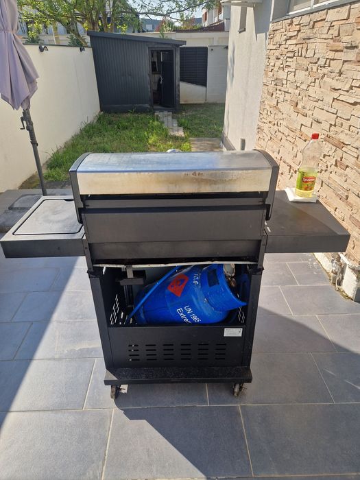 Gratar pe gaz cu 4+1 arzatoare Yato 16,5 KW