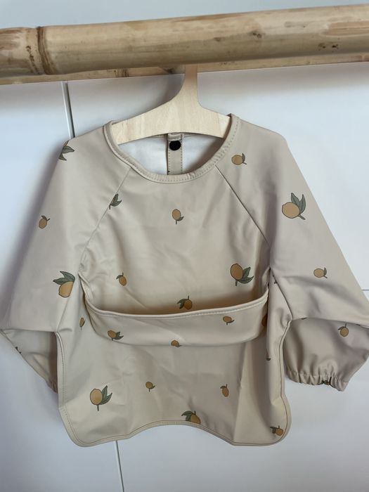 Лигавник с ръкави и джобче