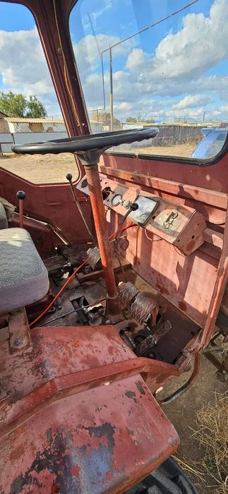 Трактор с кузовом Т-16