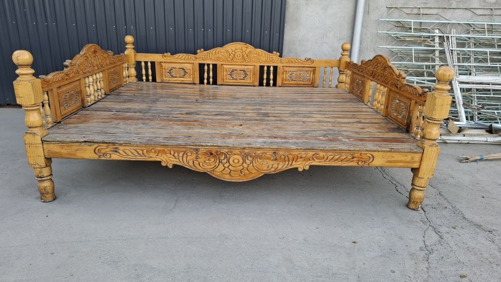 Продаётся тапчан. Размер 3.50 на 2.50