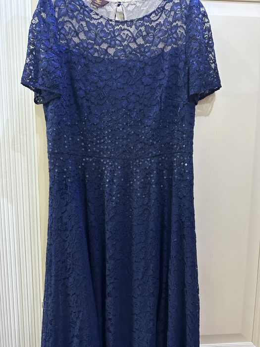 Вечернее кружевное платье