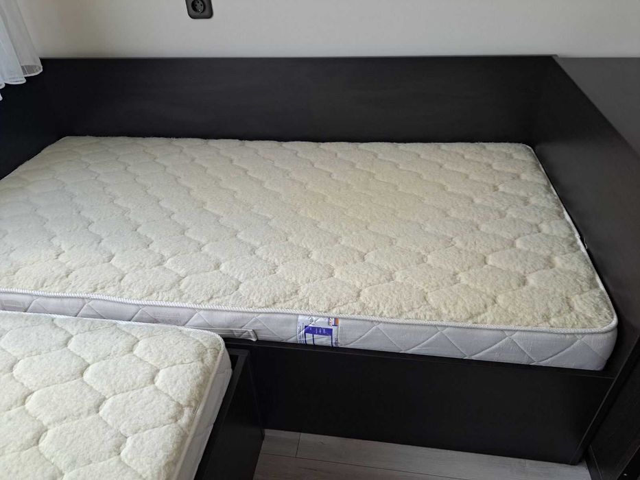 Продават се легла, мебели, матраци