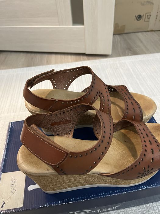 Продам босоножки