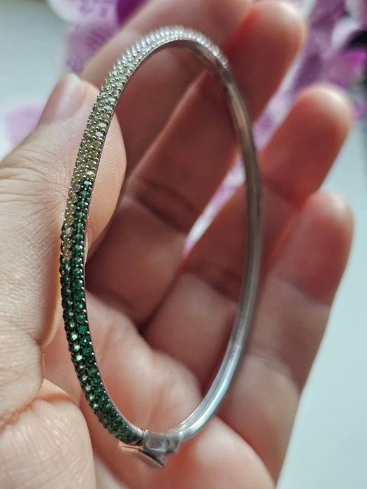 Красива сребърна гривна с цветни циркони