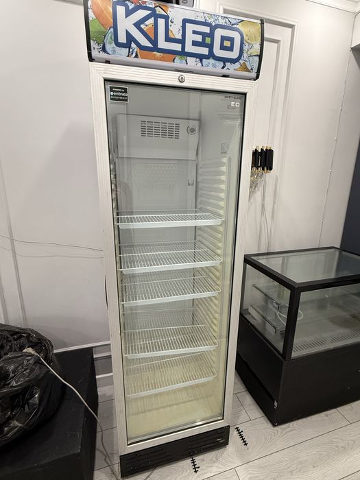 Витринный холодильник 2шт