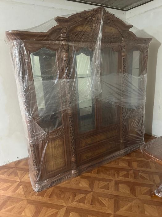 Сервант коричневый