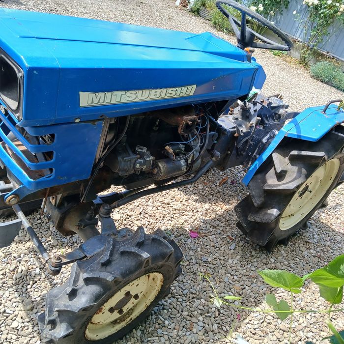 Tractoras japonez Mitsubishi