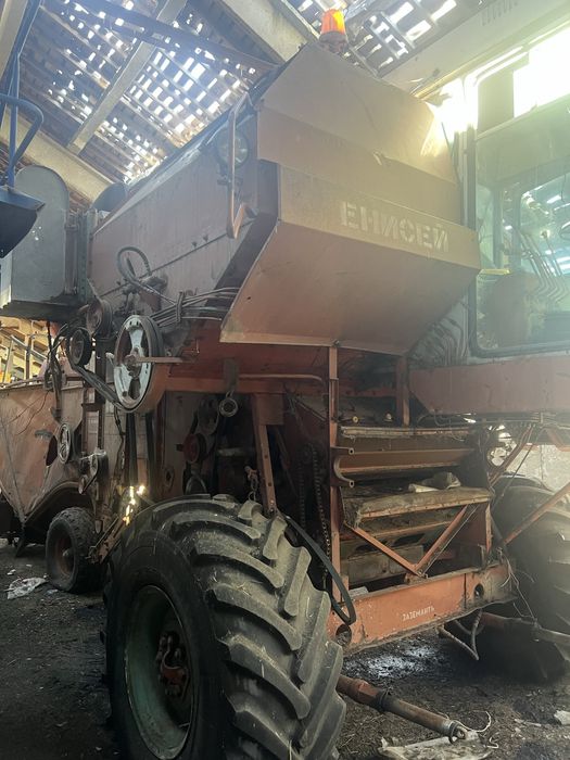 Продам комбайн Енисей 1200