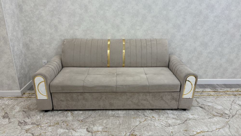 Диван гостиный почти новый