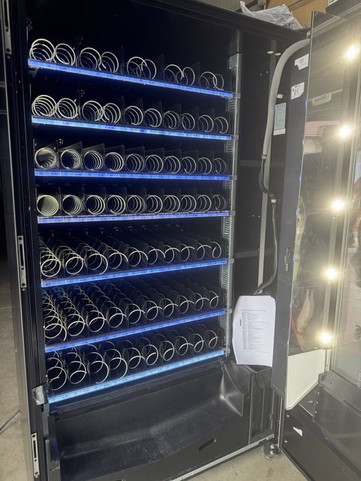 Vand  automat vending sucuri fas 1050 generatie noua cu garantie