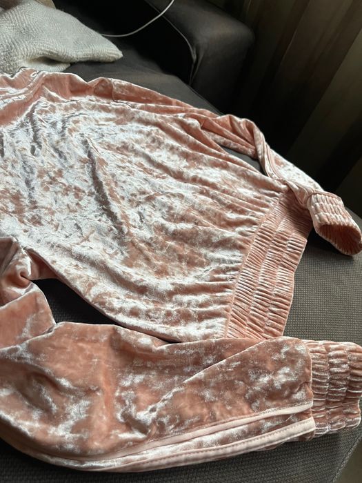 Плюшен суичер в бледо розово