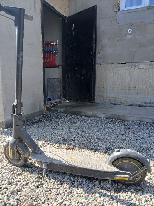 Продам электросамокат ninebot