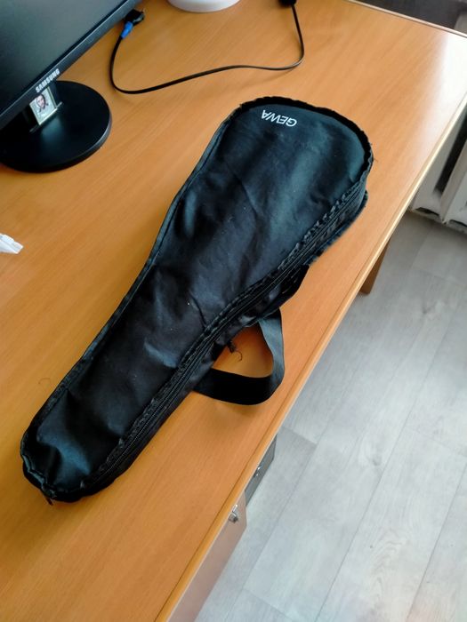Продам укулеле новая