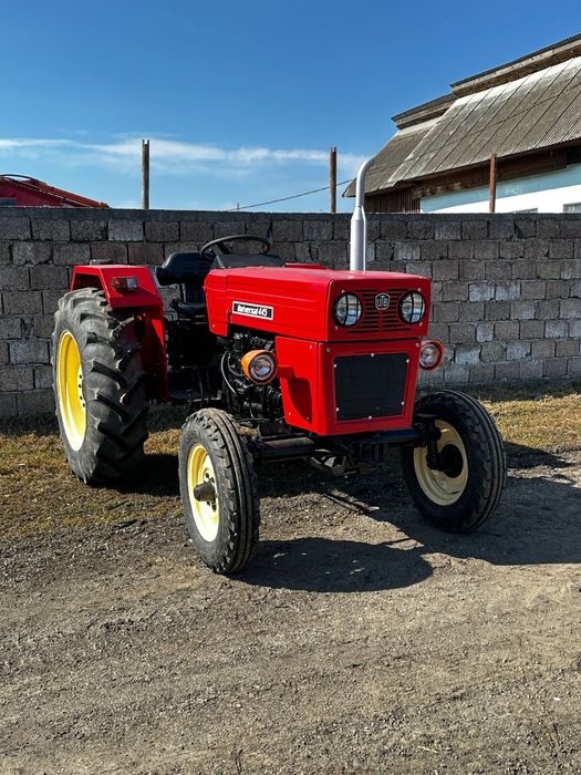 Tractor Universal UTB 445