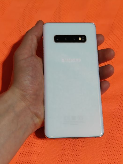 Samsung S10 Plus 128 gb Ram 8 android 12