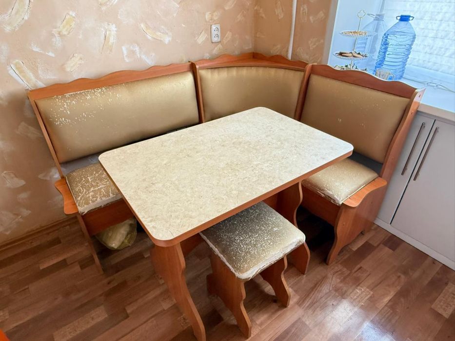 Продается кухонный угловой диван