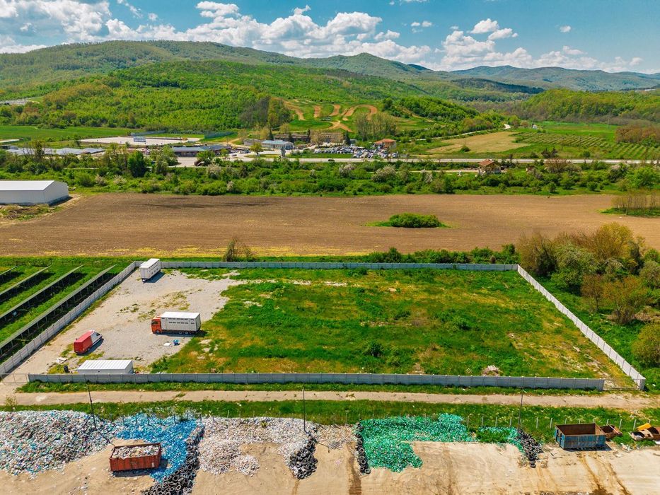 Парцел в Ловеч, област-с.Калейца площ 6374 цена 278100