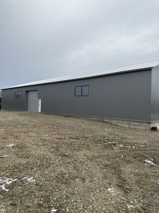 Hala de vanzare strada Abator Pascani