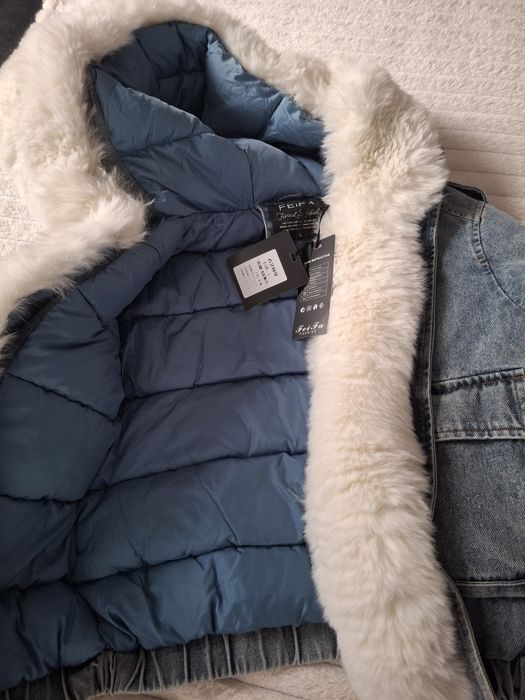 Дънково яке с голям пух, по етикет L но отговаря на S/M.