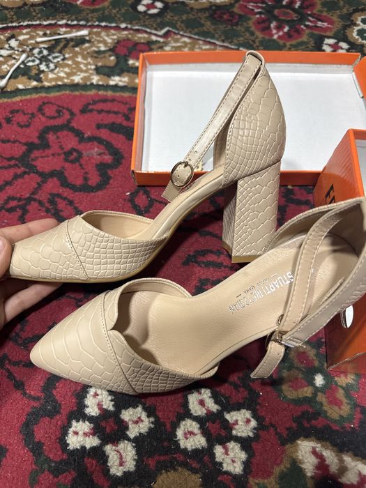 Новые туфли, молочный 37 размер