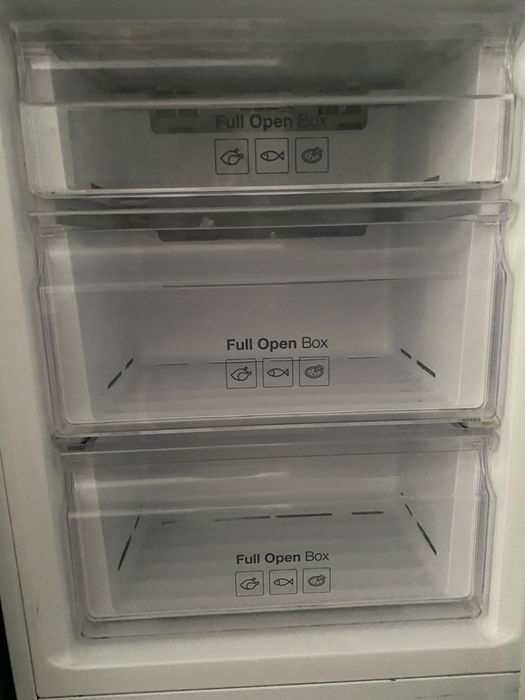 Хладилник с фризер Samsung