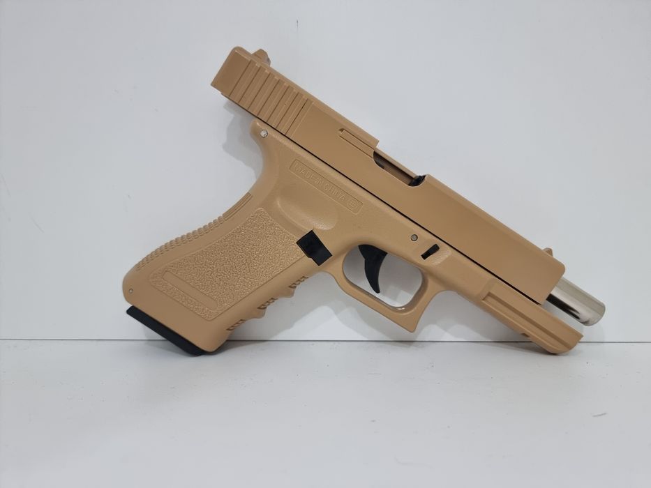 Продам игрушечный пистолет Glock