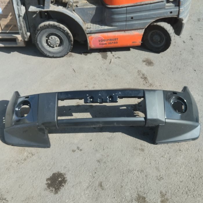 Бампер передний.