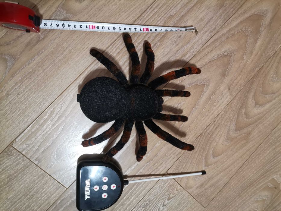 Игрушка паук на пульте управления