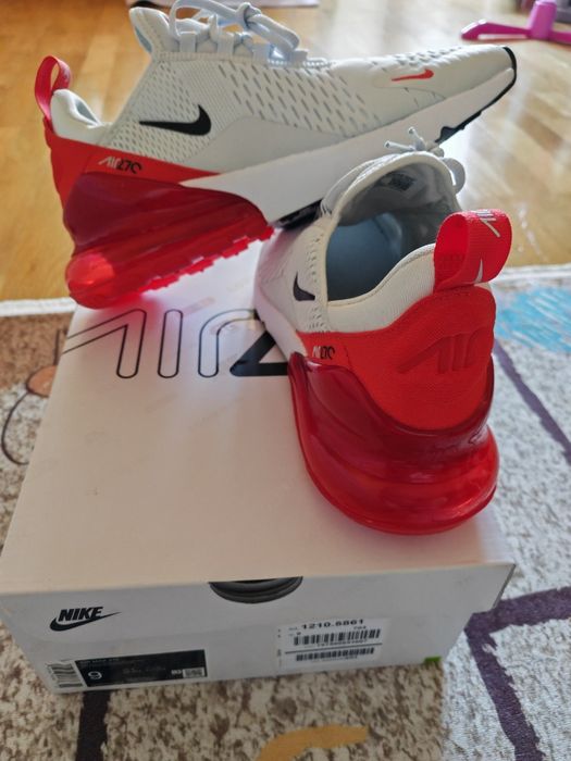 Продавам маратонки Nike Air Max 270