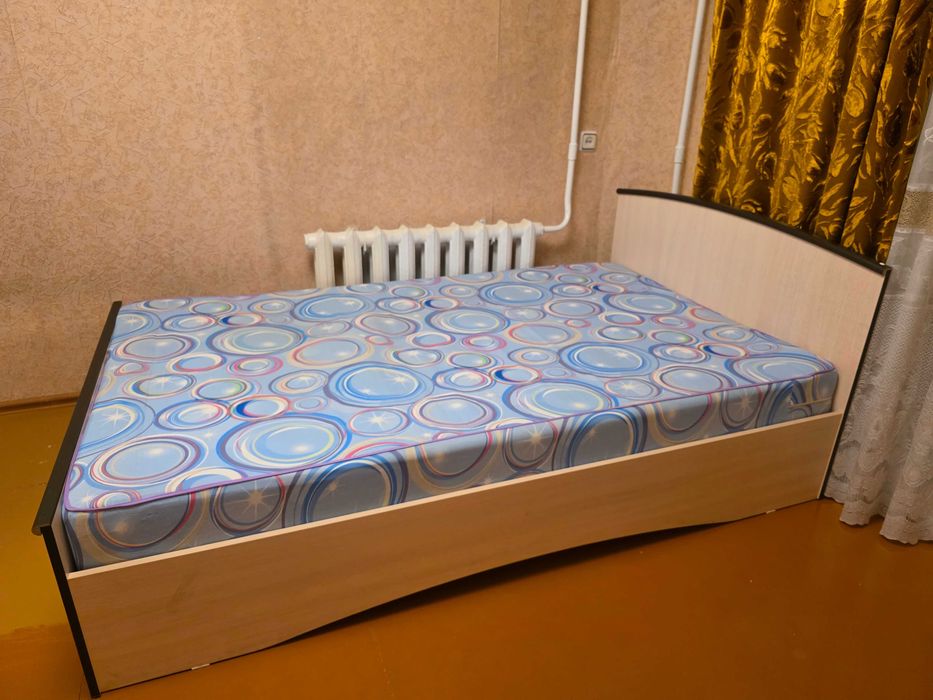 Продам спальный гарнитур