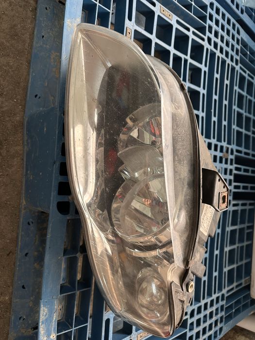 Ляв фар за ауди а4 б7 / audi a4 b7