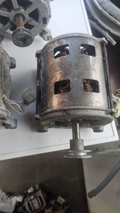 Vând motor electric