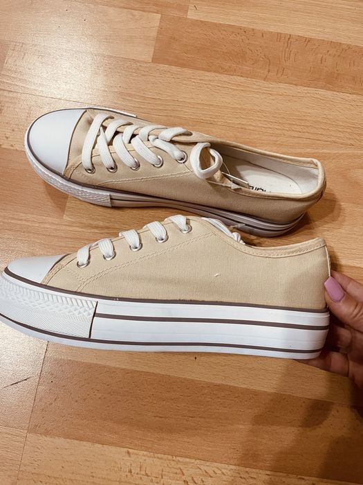 Дамски кецове