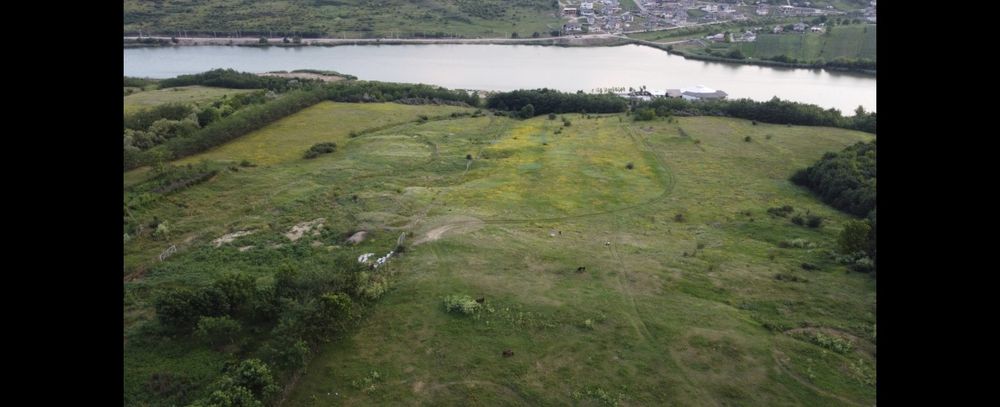 Teren intravilan Aroneanu 3000m²  vedere lac
