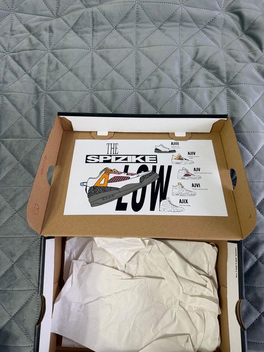 Vând  papuci Jordan Spizike Low (GS)