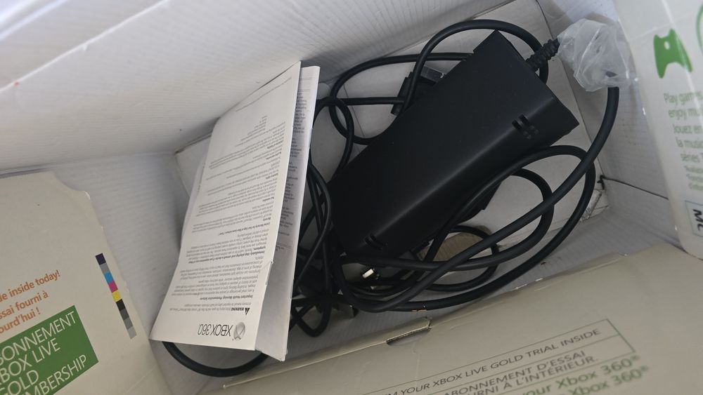 Продам игровую приставку Xbox 360.