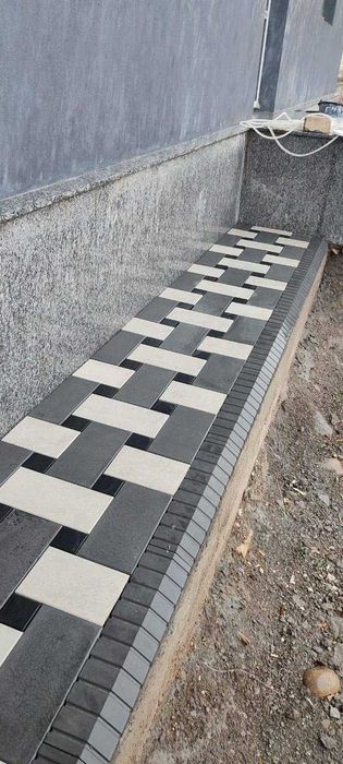 бордюры. дорожный бордюр, люк, лоток. тротуарный бордюр. водосток