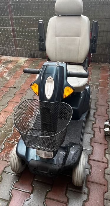 Vând cărucior electric pentru persoane cu dizabilități