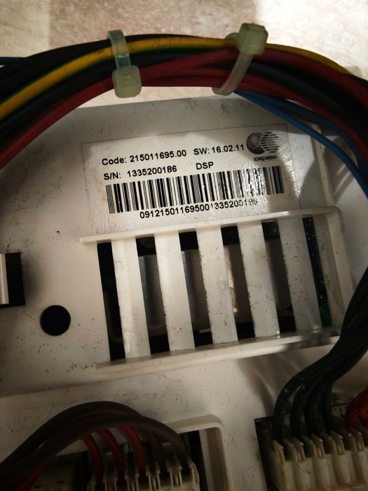 Hotpoint-Ariston AWM 1081 за вграждане мотор и платка