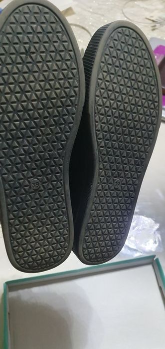 Qora klassik botinka