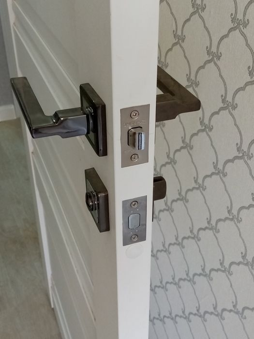 Услуги плотника, установка дверей