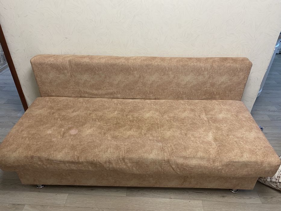 Срочно отдам диван