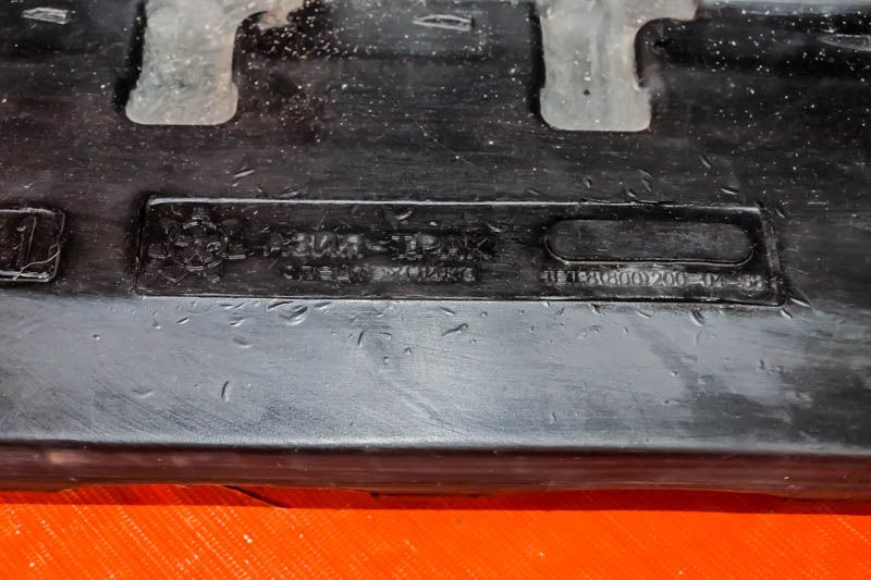 Резиновая гусеница 180x72x37