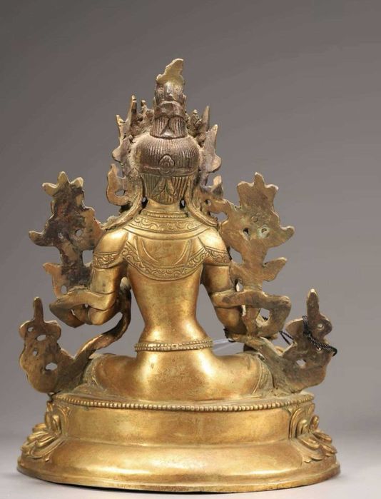 Statuie Tara din bronz aurit tibetan/nepalez, cu incrustații, patinată